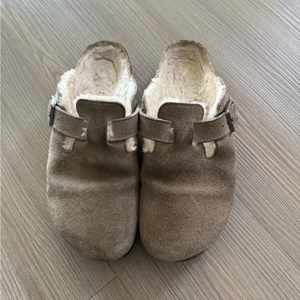 Birkenstock Women's stone coin Tan shearling suede Clogs